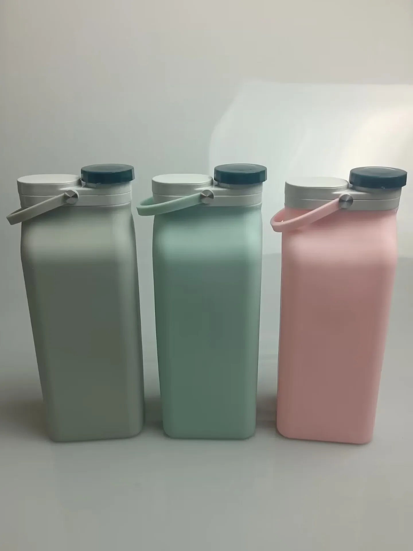 600ML Collapsible Water Bottles Cups Leakproof Valve Foldable Travel Silicone Water Bottle Cup for Gym Camping Hiking Sports - Reboot Athletic Power – Santé, Sport et Récupération à domicile