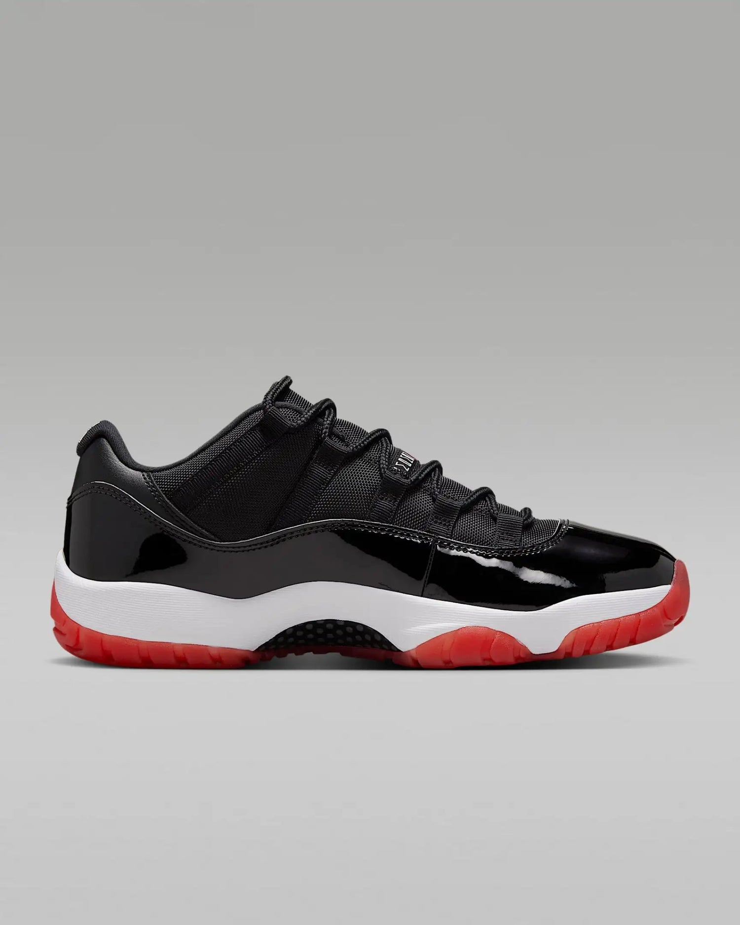 Jordan Air Jordan 11 Retro Low Bred, a comfortable and versatile basketball shoe FV5121 - 006 - Reboot Athletic Power – Santé, Sport et Récupération à domicile